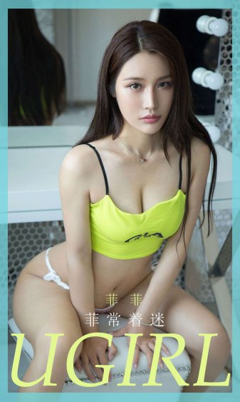 戴流苏耳环的少女